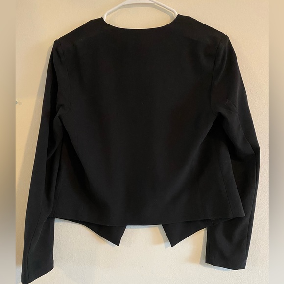 H&M a-symmetrical blazer - Picture 2 of 11
